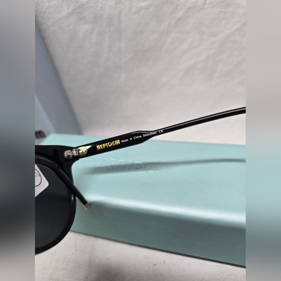 Hepidem black sunglasses- unisex- New in box - Picture 3 of 5